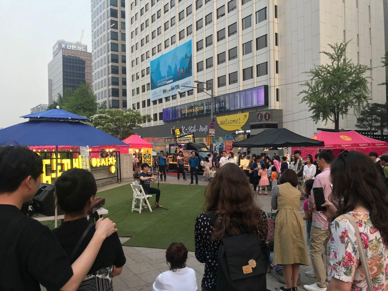 【คยองชองกเยชอน เกาหลี】ตะลุยตลาดนัดกลางคืนที่คลองชองกเยชอน 2025! เดินเลียบคลองชองกเยชอนสวย ๆ และตะลุยตลาดนัดกลางคืนกัน!